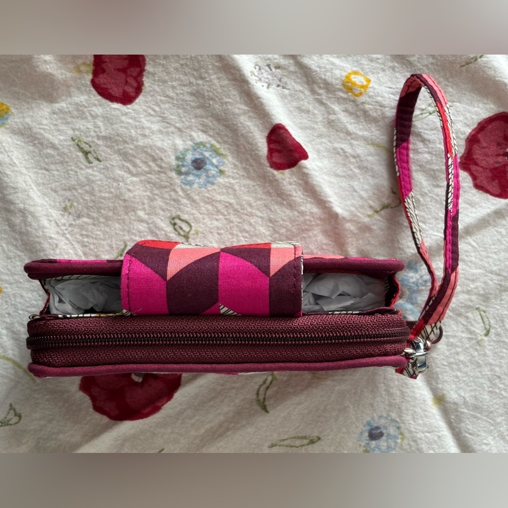 🎈2/$40, 3/$50🔶 VERA BRADLEY NWOT quilted Geometric Patterned Wristlet/Wallet - Picture 8 of 16